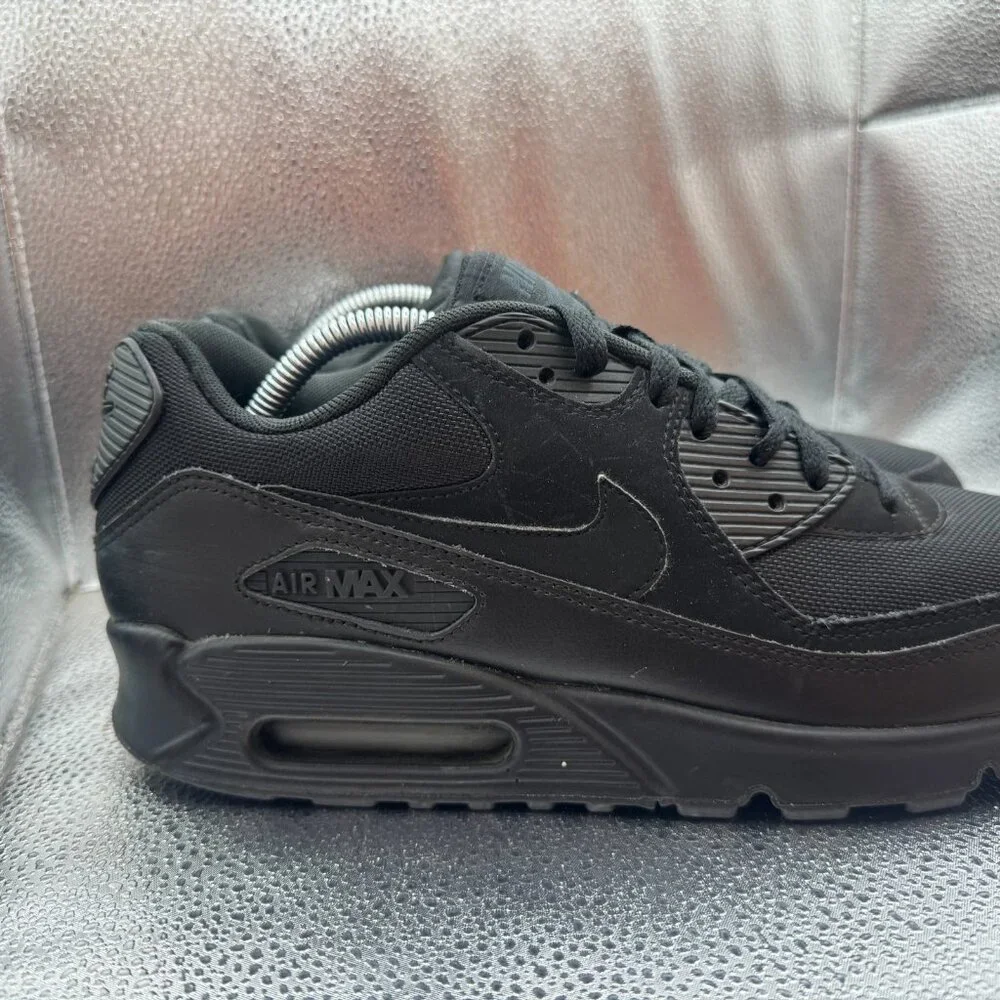 Size 10.5‎ Nike Air Max 90 Essential Mens Black Running Sneaker 537384-092